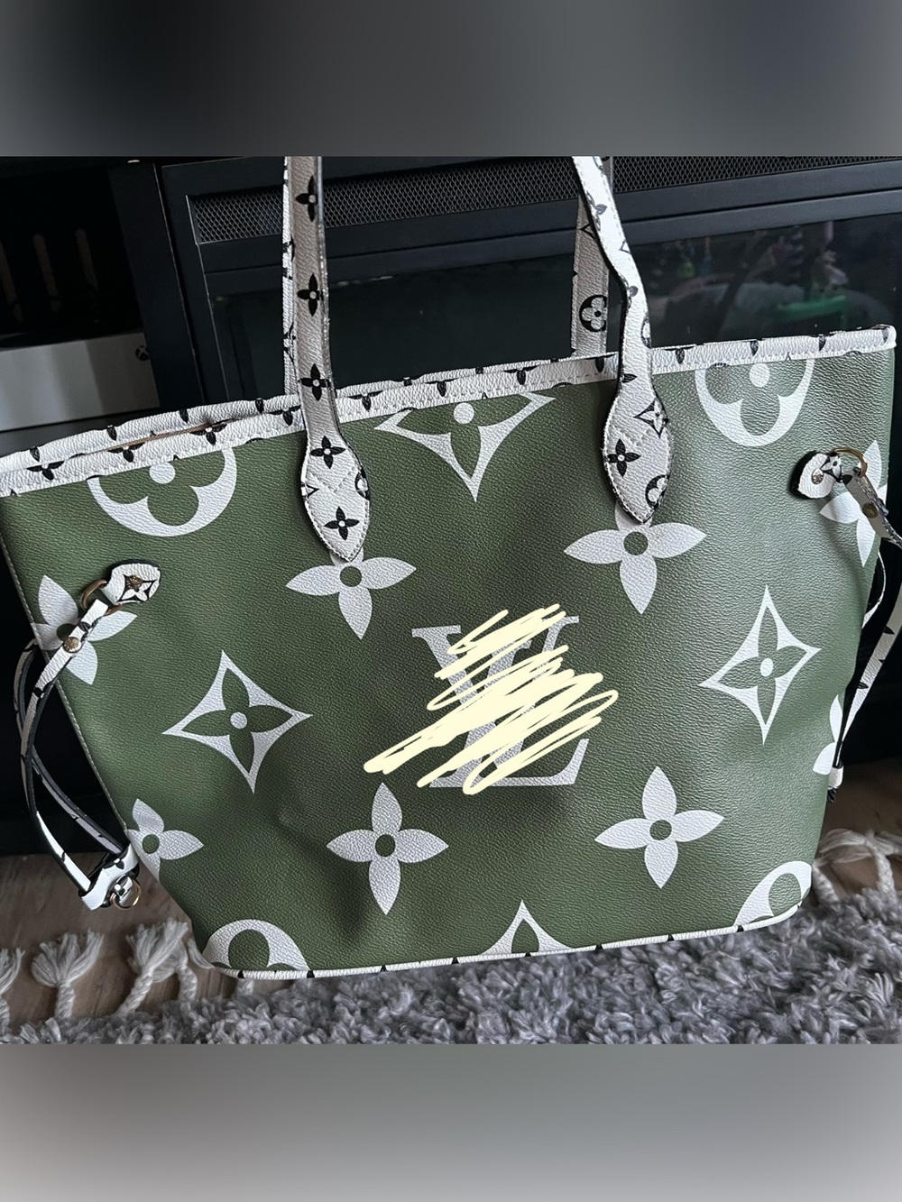 NWOT Large chic shoulder bag